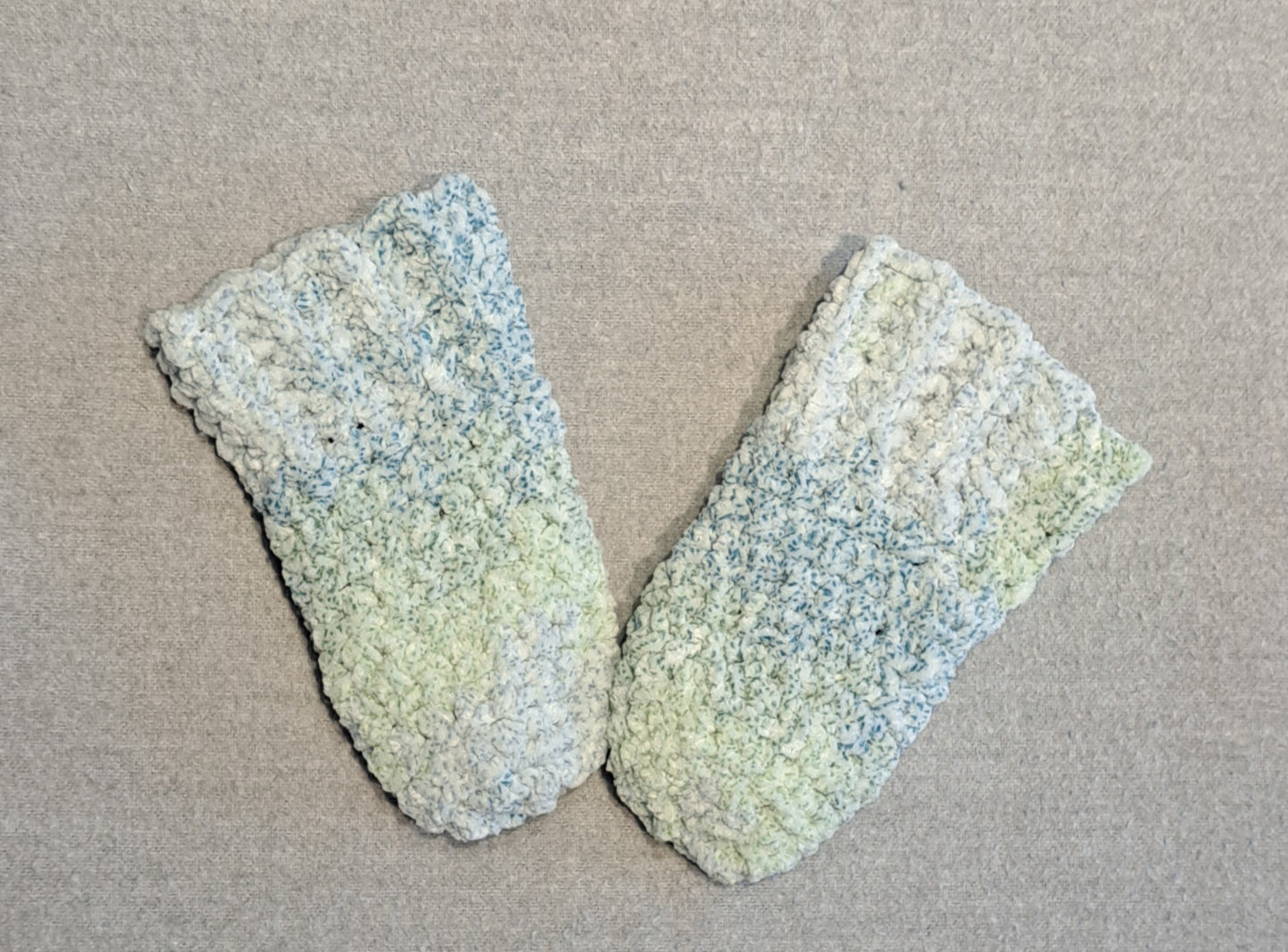 Crochet baby mittens